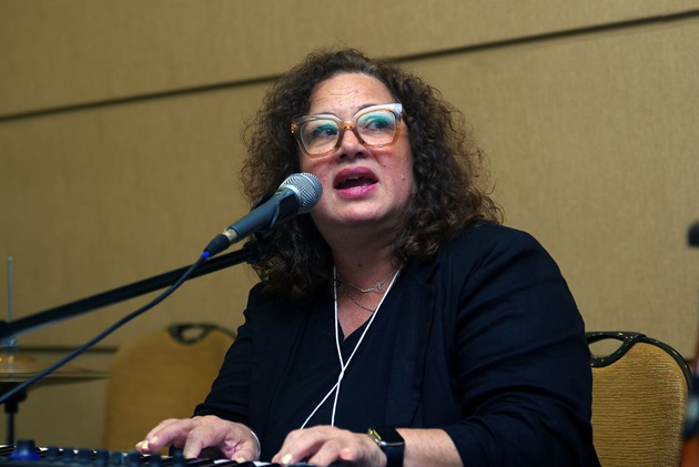 El Dr. Javier Viera, Presidente del Seminario Evangélico de Teología Garret de la ciudad de Chicago, compartió la complacencia de recibir a la asamblea de MARCHA en la ciudad en tiempos difíciles para la comunidad hispano-latina.  Foto Rev. Gustavo Vasquez, Noticias MU.