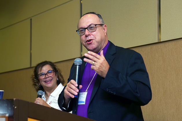 El Obispo Dan Schwerin, líder episcopal de la Conferencia Anual del Norte de Illinois -anfitriona del evento- estuvo a cargo de la predicación durante el culto inaugural. Foto Rev. Gustavo Vasquez, Noticias MU.