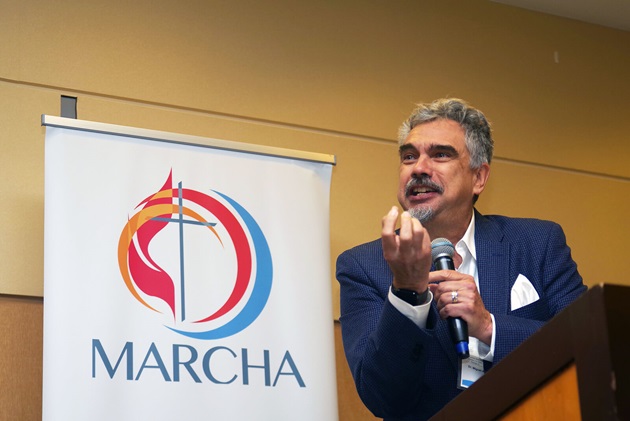 El Rev. Dr. Miguel De La Torre, profesor de Ética Social y Estudios Latinos de la Escuela de Teología Iliff, fue uno de los conferencistas que intervino en la ceremonia inaugural de MARCHA. Foto Rev. Gustavo Vasquez, Noticias MU. 