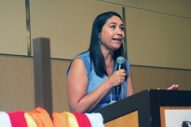 La abogada Alba Jaramillo es Co-Directora Ejecutiva de la Red de Inmigración, Ley y Justicia y fue una de las conferencistas del evento hizo una presentación titulada: El Panorama de la Inmigración y la Necesidad de Replantear la Narrativa". Foto Rev. Gustavo Vasquez, Noticias MU. 