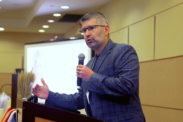 Rev. Dr. Rodrigo Cruz, asistente del obispo de las conferencias anuales del norte y sur de Georgia, fue uno de los conferencistas del evento. Foto Rev. Gustavo Vasquez, Noticias MU. 