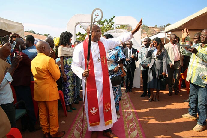 Bishop Nelson Kalombo Ngoy greets the crowd during his installation as the first bishop of the new Tanganyika Episcopal Area on Sept. 14 in Kalemie, Congo. The bishop was welcomed by more than 1,000 worshippers and dignitaries, and expressed his intention to lead with humility as a “devoted servant.” Photo by Chadrack Tambwe Londe, UM News.