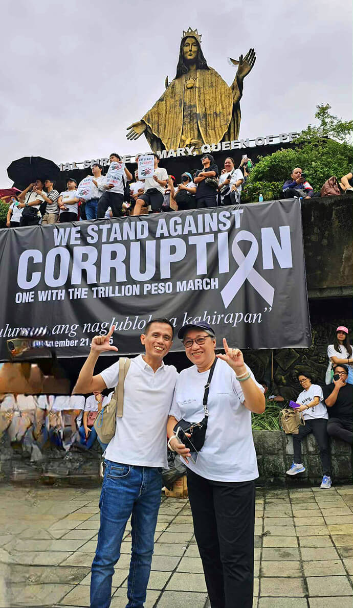 United Methodist lay member Alvin Paul Azurin (left) and former colleague Marge Batalla pose for a photo during the Trillion Peso March on Sept. 21 at the National Shrine of Mary, Queen of Peace near the EDSA People Power Monument in Quezon City. Photo courtesy of Alvin Paul Azurin.