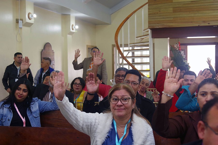 Delegados/as clérigos/as y laicos/as de los diferentes distritos de la Misión, ejercieron su voto para aprobar algunas propuesta y elegir representantes, en el marco de la 6ta Reunión Anual. Foto Rev. Gustavo Vasquez, Noticias MU.