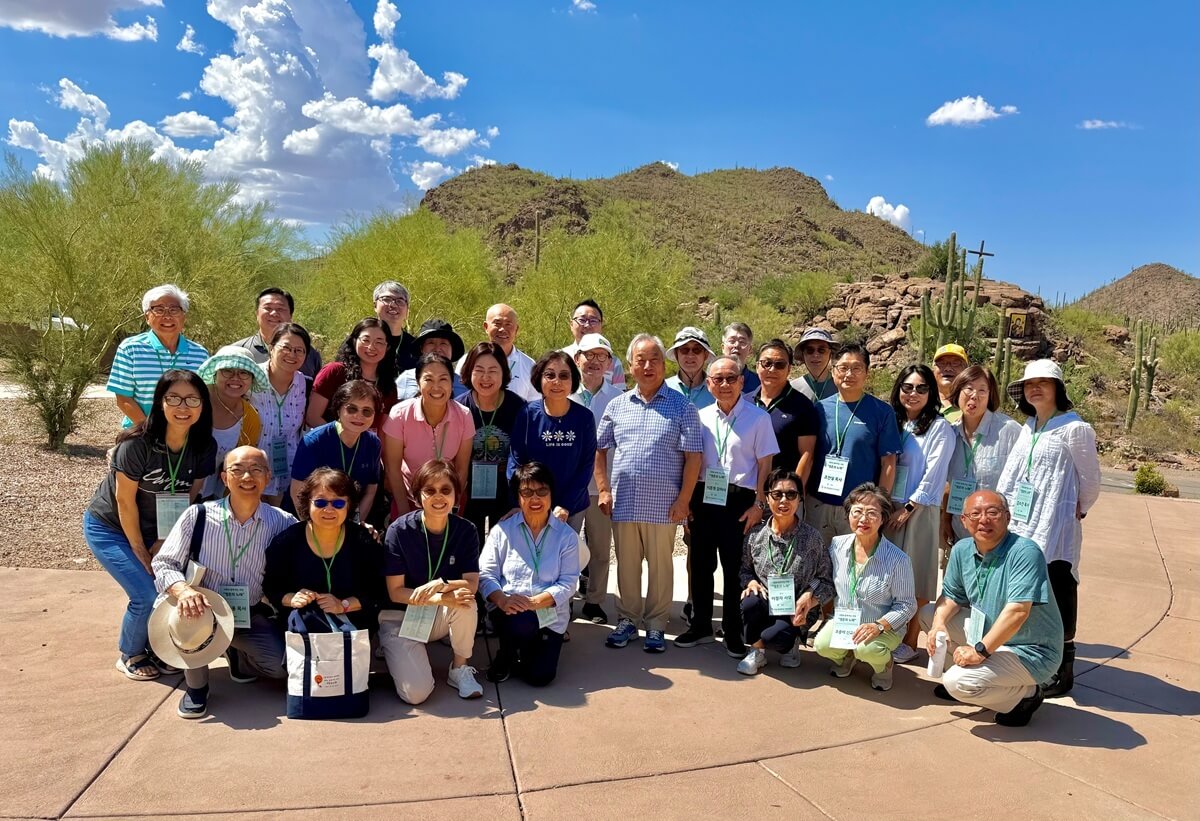 2025년 9월 22일부터 26일까지 애리조나주 투산의 리뎀토리스트 수양관(Redemptorist Renewal Center)에서 “영혼의 노래, 시편과 함께하는 여정”이라는 주제로 열린 영성형성아카데미에서 참석자들이 함께 시편을 묵상하며 영적 쉼의 시간을 가졌다. 사진 제공, 영성형성아카데미.