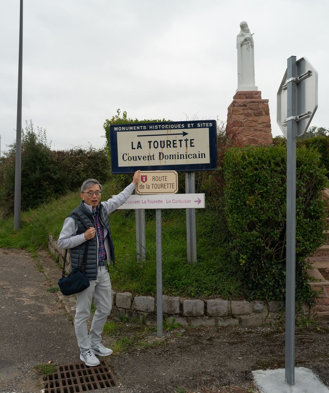 이형규 목사가 중세 순례길의 마지막 여정으로, 유럽 현대 건축의 거장 르코르뷔지에의 생애 마지막 작품이자 2016년 유네스코 세계유산으로 등재된 라투레트(La Tourette) 수도원을 찾았다. 사진 제공, 이형규 목사.