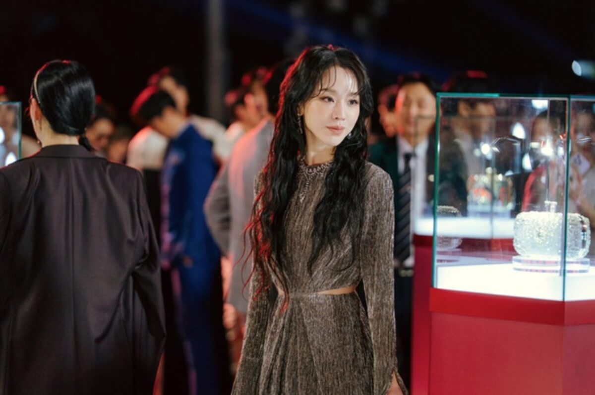 넷플릭스 드라마 <레이디 두아>의 스틸컷. 사진 출처, 넷플릭스.