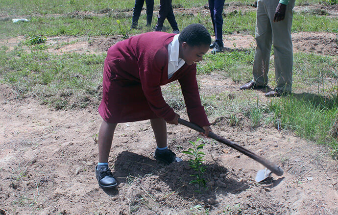 Tinevimbo Kamwendo weeds and prepares basins during practical lessons at Hanwa Mission. Photo by Kudzai Chingwe, UM News. 