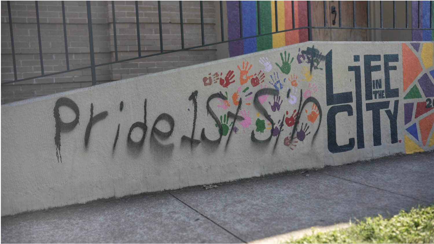 Grafite encontrado na propriedade da Igreja Metodista Unida Life in the City em 3 de maio de 2026. Foto cortesia de Kevin Baskar/KXAN.