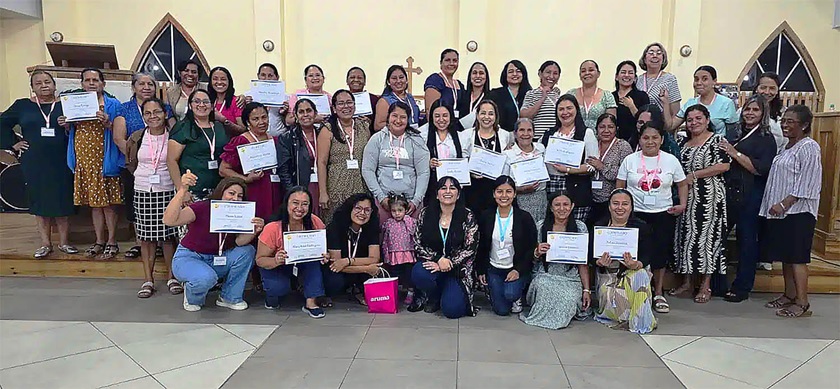 Las mujeres que asistieron al encuentro nacional de Mujeres Metodistas en Honduras lograron establecer un marco para reactivar su organización de mujeres. Foto cortesía de Karen Plaza.