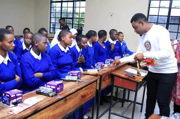 Rajabu Masoud, Yatosha Deaf Ministry project manager in the Mwanza District (right), distributes sanitary pads to Deaf students at Buhongwa Secondary School. More than 70 students received hygiene kits as part of the Tanzania Conference’s Yatosha Deaf Ministry. Photo by Robert Aloyce, UM News.