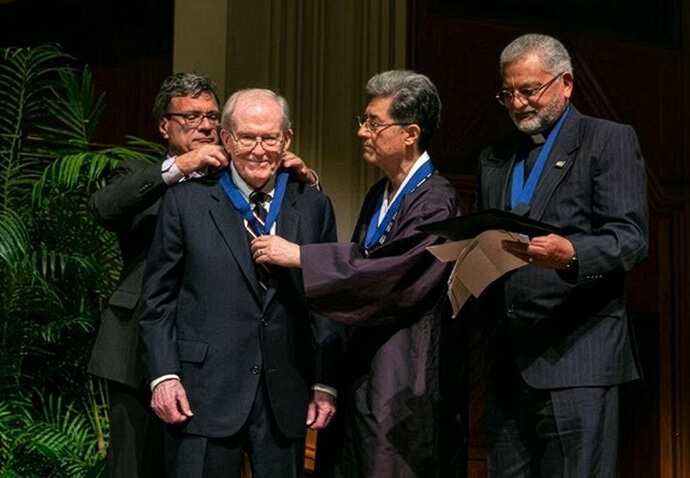 Thomas Kemper (left), former top executive of the United Methodist Board of Global Ministries, presents the World Methodist Council’s 2019 Peace Award to the Rev. James T. Laney during a Nov. 21, 2019, ceremony at Grace United Methodist Church in Atlanta. Joining them are the Rev. Jong Chun Park (second from right), former president of the World Methodist Council, and Bishop Ivan Abrahams, formerly the council’s top executive. File photo by Cindy Brown, Global Ministries.