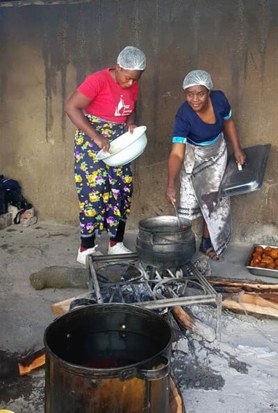 United Methodists from churches in Bulawayo, Zimbabwe, prepare a meal for returnees at the transit center established by the Zimbabwe Council of Churches where undocumented migrants from South Africa were received before traveling to their final destinations. Photo courtesy of the Rev. Heather J. Zisengwe.